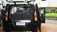 Intelligent sliding door yang merupakan yang pertama di segmennya, membantu penumpang untuk masuk dan keluar serta menurunkan barang-barang dengan lebih mudah. Fitur lainnya yang juga merupakan hal pertama di segmennya adalah pintu bagasi ganda yang inovatif dalam menyiasati keterbatasan ruang.