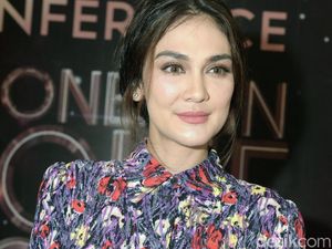Ditanya soal Syahrini dan Reino Nikah, Luna Maya Lempar Senyuman