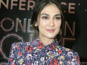 Ditanya soal Syahrini dan Reino Nikah, Luna Maya Lempar Senyuman