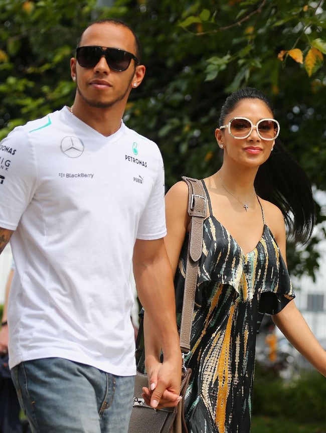 Sosok Nicole Scherzinger memang cukup lama dikaitkan dengan Lewis Hamilton. Mantan personel Pussycat Doll itu menjalani hubungan cinta putus-sambung dengan sang pebalap selama hampir delapan tahun. Foto: dok. Getty Images