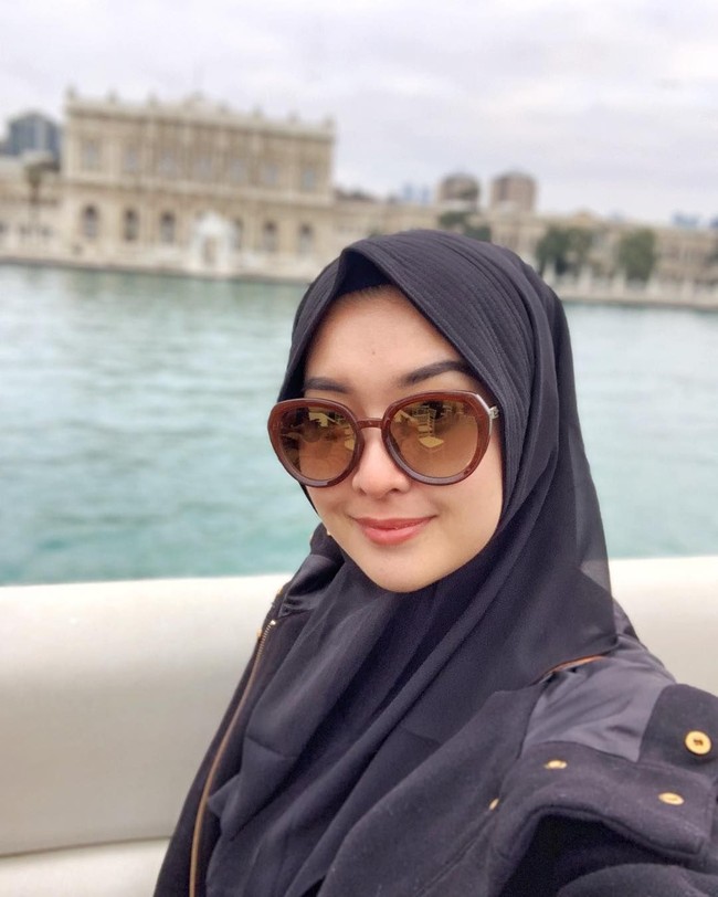 Kevin Liliana semakin dikenal publik saat memenangkan Miss International 2017. Kala itu, ia berhasil membawa Indonesia mengalahkah kontestan dari 65 negara. Foto: Instagram/kevinlln