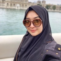 Kevin Liliana semakin dikenal publik saat memenangkan Miss International 2017. Kala itu, ia berhasil membawa Indonesia mengalahkah kontestan dari 65 negara. Foto: Instagram/kevinlln