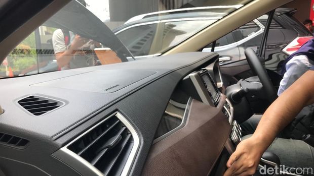 Dasbor Nissan Livina