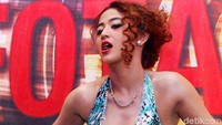 Dewi yang masih remaja kala itu kerap tampil sangat seksi. Dok. detikHOT