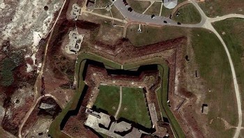 Sebuah benteng dekat laut di Amerika Serikat. Foto: boredpanda