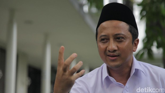 Ustaz Yusuf Mansur Ustaz Yusuf Mansur bicara kedekatannya dengan Jokowi dan Sandiaga Uno