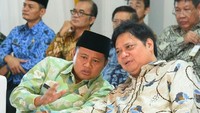 Kemarin (18/2), Kang Uu menghadiri peresmian pabrik di Karawang. Ia bersama Menteri Perindustriann RI, Airlangga Hartarto nampak disuguhi ragam buah segar. Foto: Instagram ruzhanul