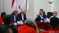 Adapun delegasi tersebut terdiri atas Sir Simon Burns, Nick De Bois, dan Dr Carlotta Redy dari Conservative Party (Kerajaan Inggris) dengan didampingi Dr Stephen Sherlock dan Ian Hanke.