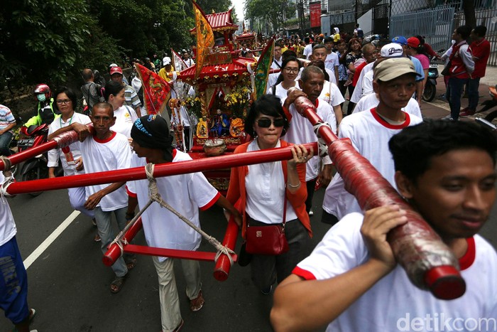 Atraksi Tatung Meriahkan Perayaan Cap Go Meh Di Jakarta