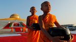 Ratusan Biksu Penuhi Kuil di Thailand Peringati Hari Makha Bucha