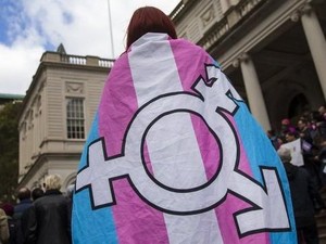 Wanita Transgender Ditolak Status Sebagai Orangtua Anak Kandungnya Sendiri