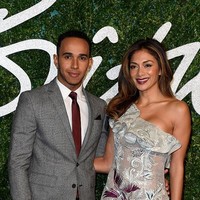 The Sun melaporkan Nicole Scherzinger sudah mengetahui video intim dirinya dengan Lewis Hamilton tersebar. Nicole sangat sedih video seperti itu ditemukan di internet. Video itu tidak pernah dibuat untuk publik, ujar sumber. Dugaan sementara hacker lah yang menyebarkan video tersebut ke dunia maya. Foto: dok. Getty Images