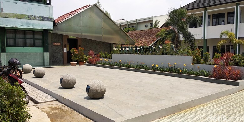 Ini Taman SMPN 2 Bandung yang Diduga Dibangun dari Hasil Pungli Ini Taman SMPN 2 Bandung yang Diduga Dibangun dari Hasil Pungli