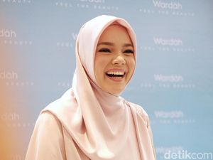 Zaskia Gotik Umumkan Pernikahan hingga Hijrah Para Artis