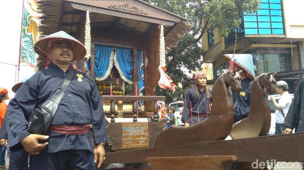 Ada belasan Joli yang hadir di Cap Go Meh Cirebon