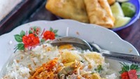 Menu sederhana ini banyak dijual di warung makan. Meski isiannya tak melimpah tetapi kaldu yang gurih dan sayuran tetap enak. Foto : Instagram @kyirfano