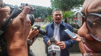 Mulfachri sempat memberikan keterangan pers terkait kedatangannya ke gudung KPK.
