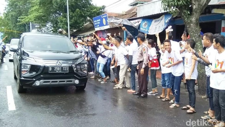Lagi-lagi, Sandiaga Disambut Massa Jokowi di Jatim Lagi-lagi, Sandiaga Disambut Massa Jokowi di Jatim