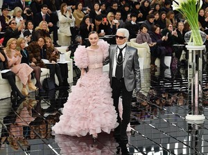 10 Muse Favorit Karl Lagerfeld untuk Chanel, Aktris hingga Model Cilik