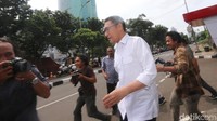 Sukiman diduga menerima suap Rp 2,65 miliar dan USD 22 ribu untuk memuluskan pengurusan dana perimbangan pada APBN-P 2017 dan APBN 2018 untuk Kabupaten Pegaf.