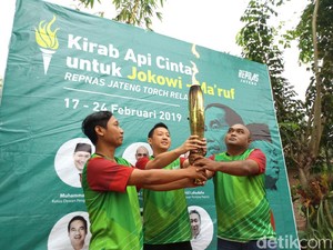 Kirab Api Cinta untuk Jokowi Tiba di Ambarawa
