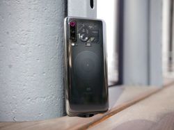 Melihat Xiaomi Mi 9 dan Edisi Battle Angel yang Transparan