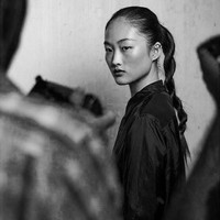 Nama Li Jingwen, model China dengan freckles jadi viral setelah ia tampil di iklan lipstik Zara. Zara dikritik karena menampilkan wanita China dengan freckles.  Foto: Instagram (@jingwenll)