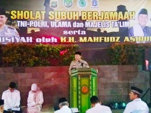 Tangkal Hoax Lewat Subuh Berjemaah ala Kapolres Jakbar