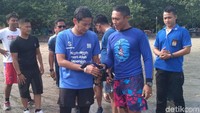 Dalam safari politik di Jawa Timur, Cawapres Sandiaga Uno singgah ke Wisata Bahari Pasir Putih Situbondo. Ia pun membandingkan keindahannya dengan Monako (Ghazali/detikTravel)