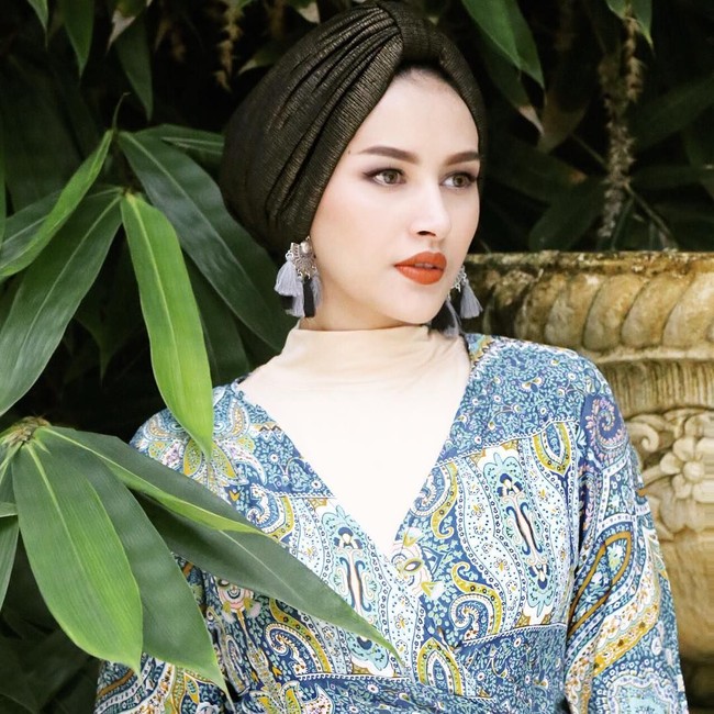 Masalah perselingkuhan suaminya Richie Five Minutes dan Vernita Syabilla masih ramai diperbincangkan netize Foto: Instagram/AngelQulbiah