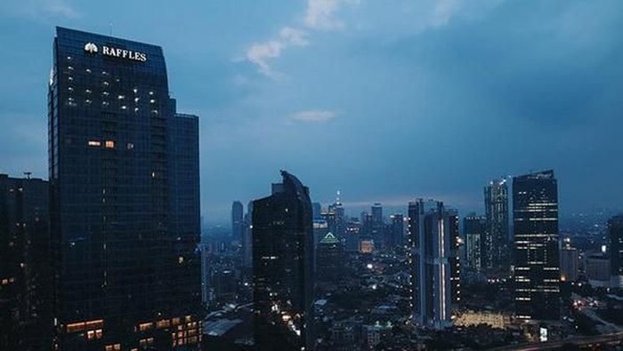 Deretan gedung pencakar langit menghiasi wajah Jakarta. Hari ini, salah satu gedung tertinggi diresmikan, yaitu Menara Astra.