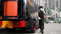 Tim gegana turut diturunkan untuk mengamankan area Mal Taman Anggrek.