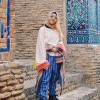 Fatima Halilintar yang beranjak remaja juga memiliki gaya tersendiri. Biasanya ia memakai jepit atau pita di hijabnya. Ia pun senang tabrak motif. Foto: Instagram/GenHalilintar