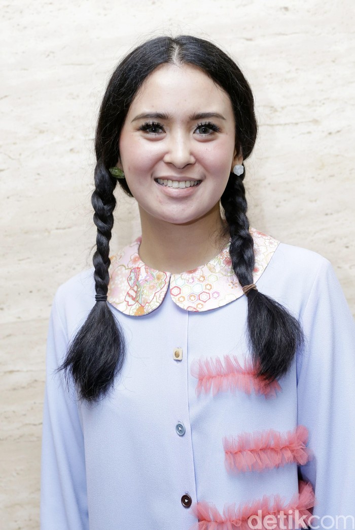 Gaya Kuncir Dua Ayushita