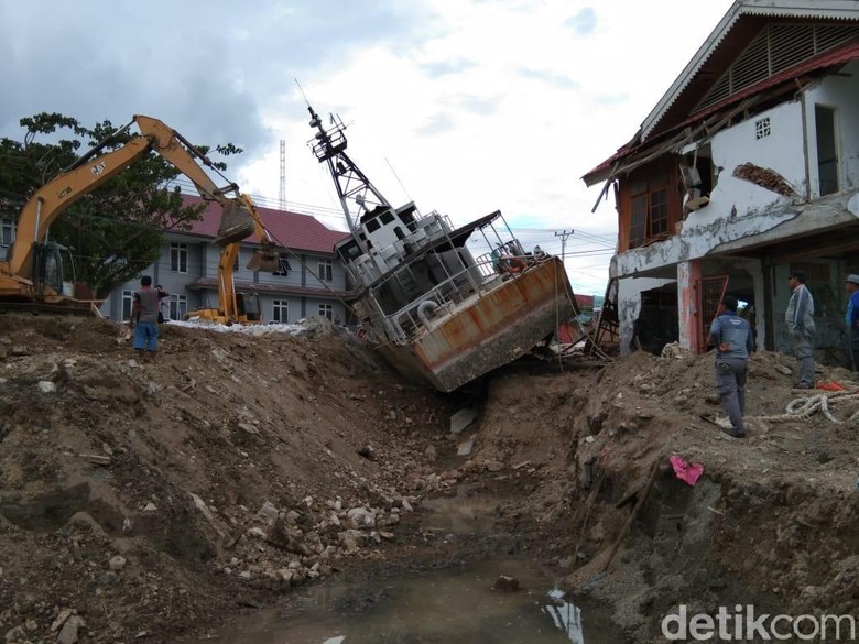 Sempat Terbang Terbawa Tsunami Palu, Kapal TNI AL Kini Melaut Lagi Sempat Terbang Terbawa Tsunami Palu, Kapal TNI AL Kini Melaut Lagi