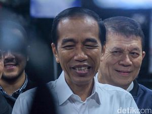 Istirahat Hari Ini, Jokowi Baca-baca Bahan Jelang Debat