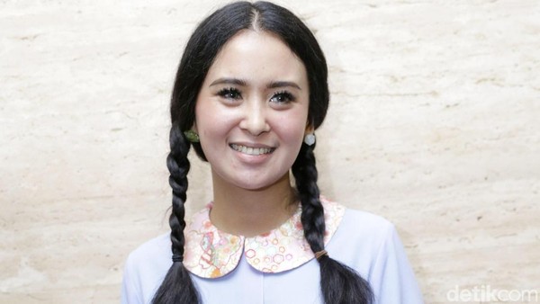 Gaya Kuncir Dua Ayushita