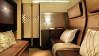 Di rute Abu Dhabi-London oleh Etihad Airways dengan armada A380 memiliki fasilitas The Residence. Yakni kabin suite dengan tiga kamar megah, ruang tamu, kamar tidur terpisah dan kamar mandi (CNN Travel)