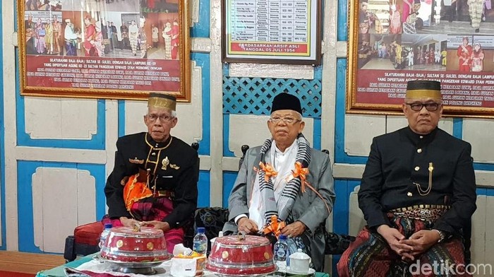 Berkunjung ke Makassar, Maruf Amin Diberi Gelar Karaeng