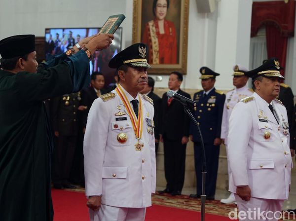 Jokowi Lantik Gubernur dan Wagub Riau
