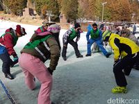 Yang Wajib Dilakukan di Negeri Sakura, Main Ski