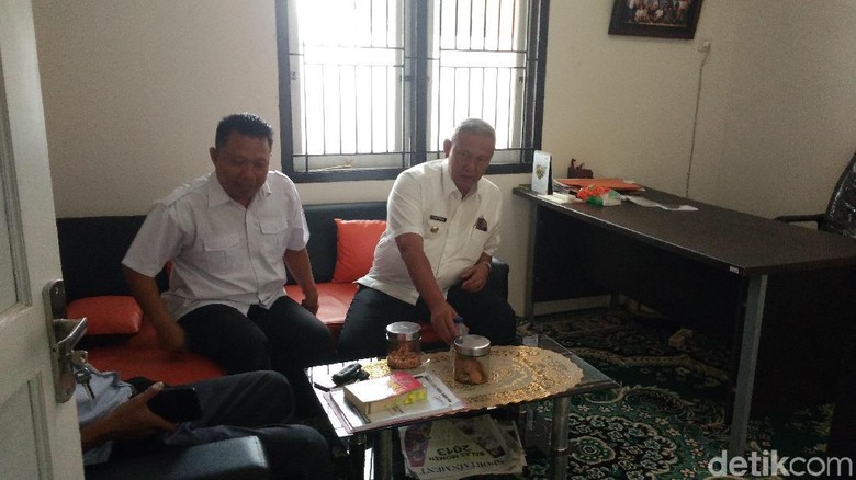 Kutuk Kades Tak Pro Jokowi, Acep Ngaku Bicara Sebagai Tim Pemenangan Kutuk Kades Tak Pro Jokowi, Acep Ngaku Bicara Sebagai Tim Pemenangan