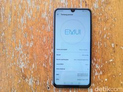 Unboxing Honor 10 Lite, Smartphone Menengah Berkilauan