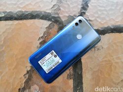 Unboxing Honor 10 Lite, Smartphone Menengah Berkilauan