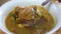 Dari Pikulan, Soto Ayam Ambengan Pak Sadi Jadi Soto Legendaris Indonesia