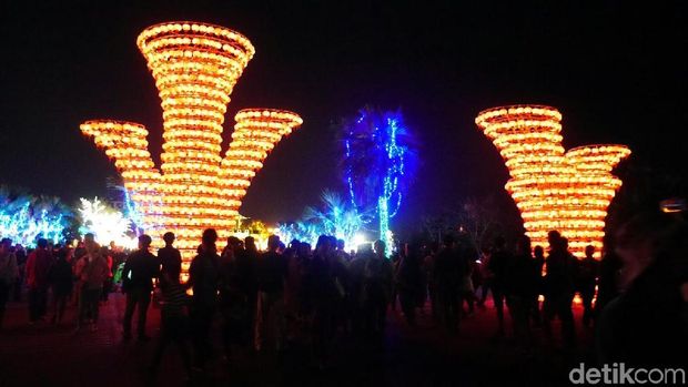 Pengunjung pun menikmati keseruannya