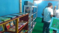 Ada buku untuk pelajar, buku pertanian, kelautan dll. Pemkab bersama pemerintah desa setempat akan melengkapi fasilitasnya hingga menarik wisatawan (Ghazali Dasuqi/detikTravel) 