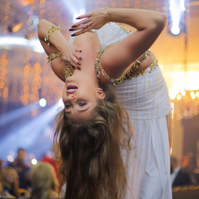 Berpengalaman selama lebih dari 15 tahun sebagai penari perut, Anastasia Biserova dikagumi pengguna internet karena kemampuan menarinya. Perfect performance, tulis netizen di Instagram. Not only man and women, even little girl enjoying your perfomance. You are really great dancer and performer, tulis netizen lainnya. Foto: Instagram @anastasiabiserova_official