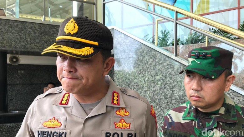 Polisi Periksa Pengelola-Sekuriti Mal Taman Anggrek Terkait Ledakan Polisi Periksa Pengelola-Sekuriti Mal Taman Anggrek Terkait Ledakan