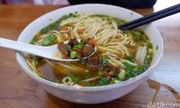 Lanzhou Beef Ramen: Lamian Mulur dan Sate Kambing Berempah Khas Lanzhou yang Halal